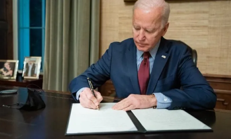 US President signs executive order on abortion rights