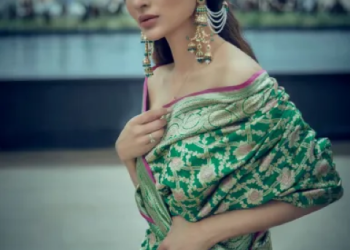 Netizens Hail Mouni Roy as the Best Part of Brahmastra: Part 1: The Shiva!
