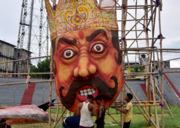 Artist playing Ravan dies of cardiac arrest during Ramlila in Ayodhya