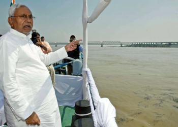 Steamer with Nitish onboard rams bridge pillar in Patna