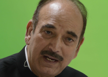 2 months after quitting, Ghulam Nabi Azad now praises Cong