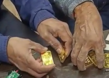 Gujarat police seizes 1 kg gold, Rs 68 lakh cash from two youths