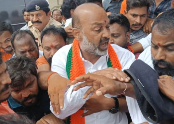 Telangana police stop state BJP Chief ahead of ‘padayatra’
