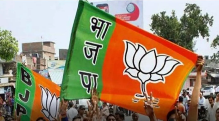 Independent councillor Gajendra Daral joins Delhi BJP