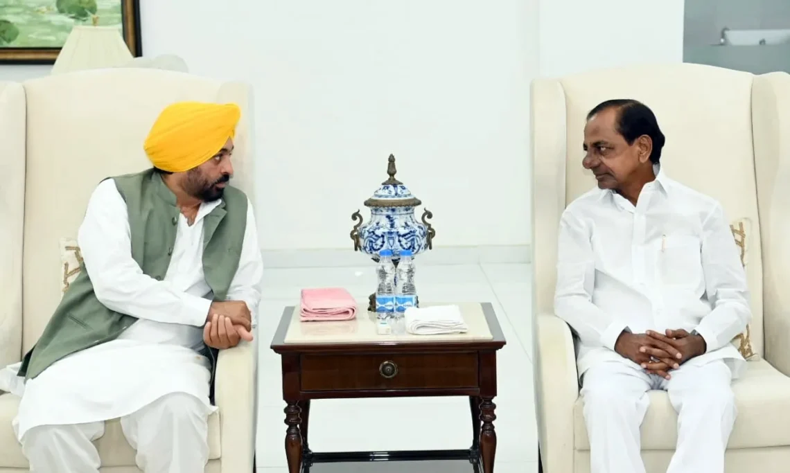 Punjab CM meets KCR, discusses national politics