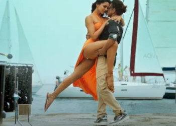 Will burn Shah Rukh Khan alive: Ayodhya seer