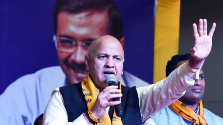 ‘Sisodia’s claims regarding non-cooperation of officials vague’, Govt to SC on Centre-Delhi row