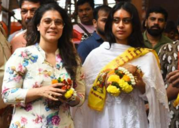 Back from Dubai, Nysa joins mom Kajol for a Siddhivinayak Temple visit