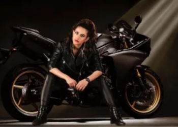 Bollywood actress Ruchi Gujjar robbed our hearts in black outfit