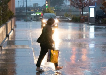 More rain, snow hit California as storm continues