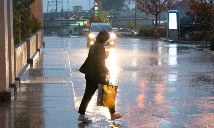 More rain, snow hit California as storm continues