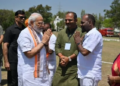 Cong slams BJP over pic of rowdy-sheeter greeting PM Modi in K’taka