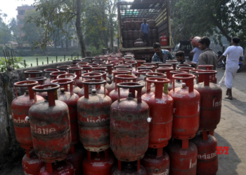 Domestic gas cylinder prices up by 56% in 4 years; hefty drop in subsidy