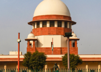 ‘Rs 3,300 crore loan’, SC stays Bombay HC order permitting UIL Chairperson to travel abroad
