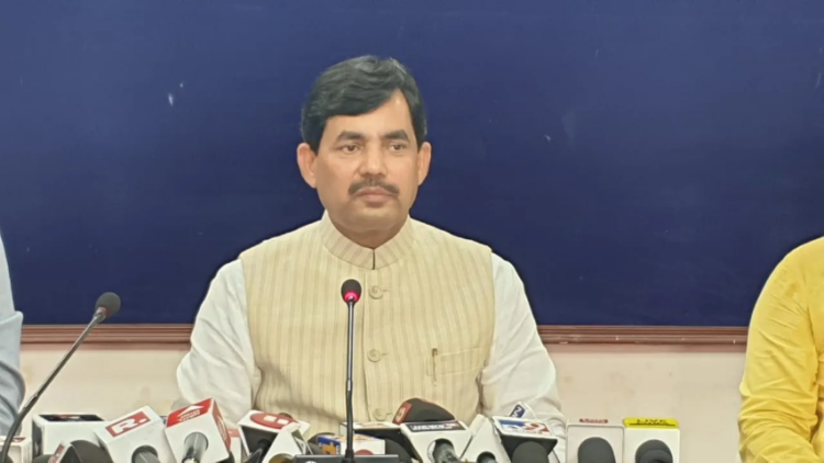 Nitish praises BJP MLC Shahnawaz Hussain in Bihar’s Muzaffarpur