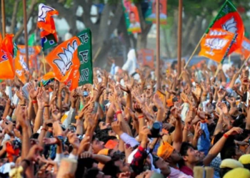 BJP holds mega roadshow in K’taka Cong President Shivakumar’s fortress