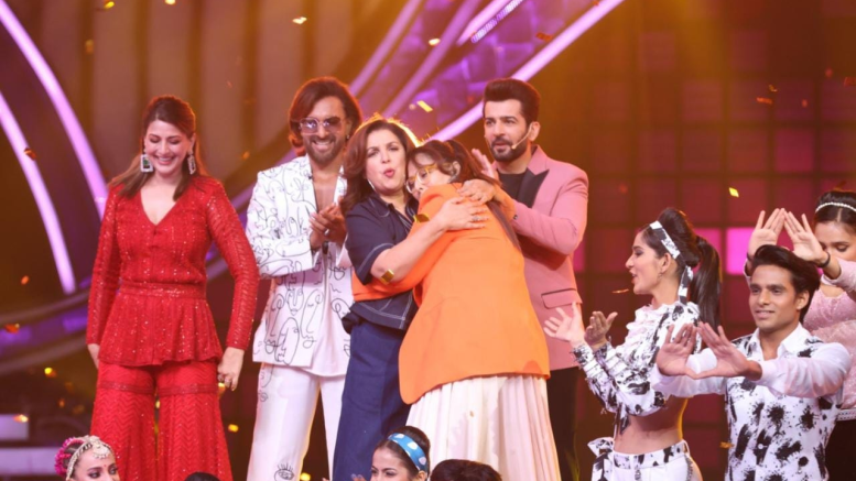 Farah requests Bollywood Art Project’s Ranjit Dahiya for an ‘Om Shanti Om’ mural