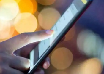 India to cross Rs 120,000 cr in mobile exports in FY24, Apple to surpass 50% share