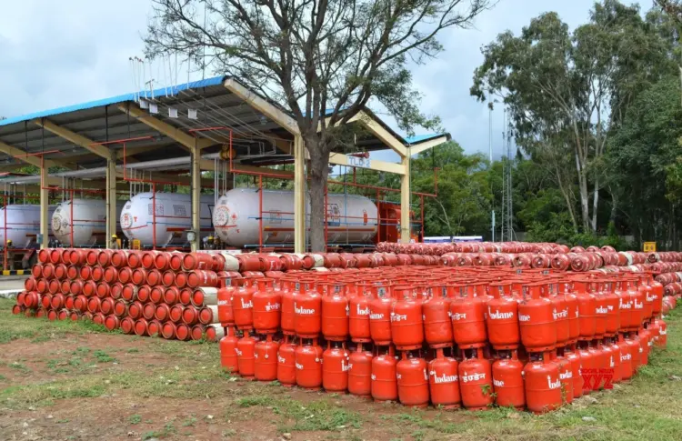 Commercial LPG cylinder price hiked by huge Rs 209 in setback to consumers