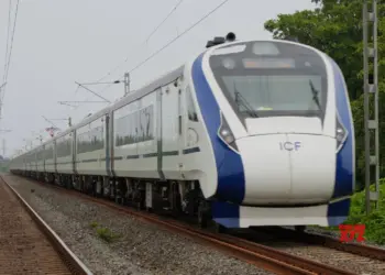 Stones pelted at Vande Bharat train in UP