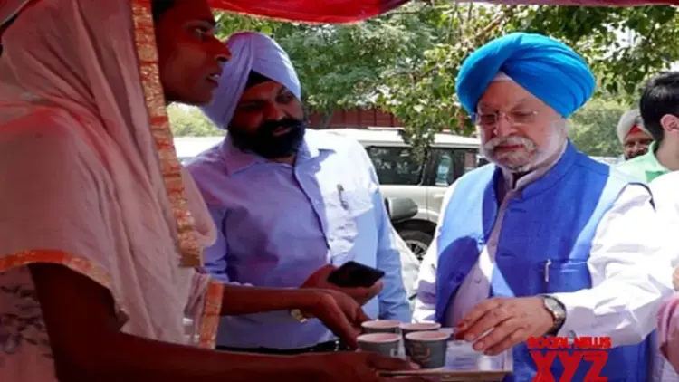 Hardeep Puri interacts with transgender tea seller in Chandigarh