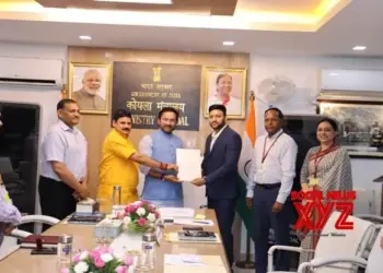 Coal Minister hands over 10 coal mines to successful bidders