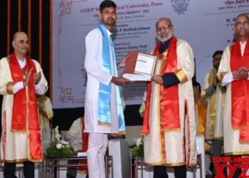 Spare an hour for reading book daily: Maha Guv’s advice to students