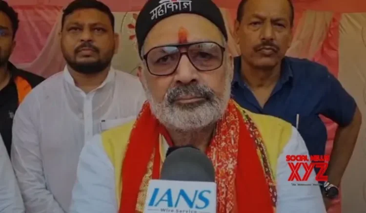 Giriraj Singh chants Hanuman Chalisa on last day of his yatra in Kishanganj