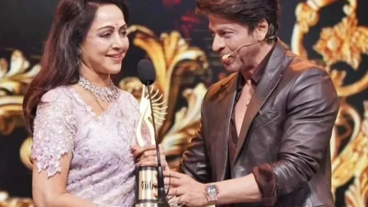 ‘Dream Girl’ Hema Malini thanks Shahrukh Khan for this special award