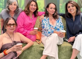 Neena Gupta, Neetu Kapoor, and Soni Razdan enjoy cozy coffee catch-up