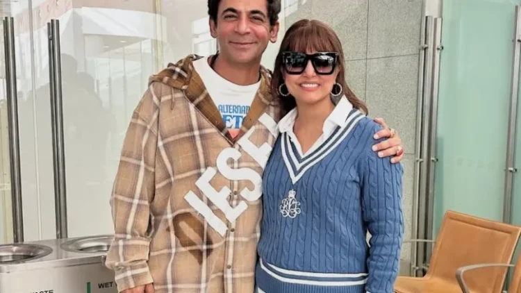 Hina Khan bumps into her favorite Padosi Sunil Grover