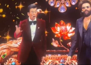 Karan Johar, Kartik Aaryan engage in epic face-off on IIFA stage