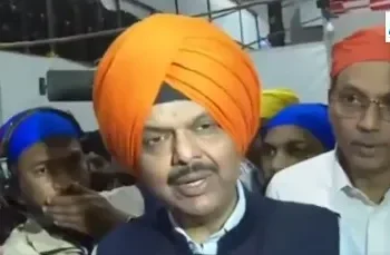 Majority of people feel that Aurangzeb’s grave should be demolished: Maha CM Fadnavis