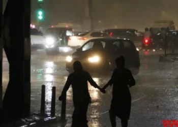 Heavy rain, strong winds lash Delhi-NCR; Metro services affected, flights delayed
