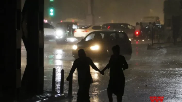 Heavy rain, strong winds lash Delhi-NCR; Metro services affected, flights delayed