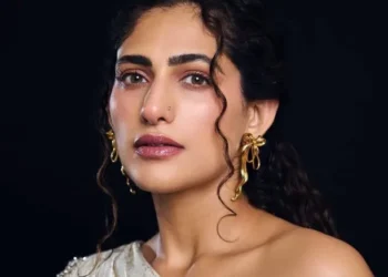 Kubbra Sait calls her mom ‘a fighter’ as she wishes her on Mother’s Day