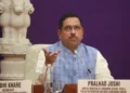 Pralhad Joshi calls Indira Gandhi a ‘Hitler’, challenges K’taka govt to file case against him