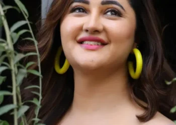 Rashami Desai says ‘spread kindness’ after Parag Tyagi trolled for walking his dog post wife’s demise