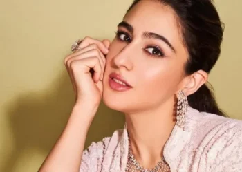 Sara Ali Khan entertains with impromptu shayari during the promotion of ‘Metro… In Dino’
