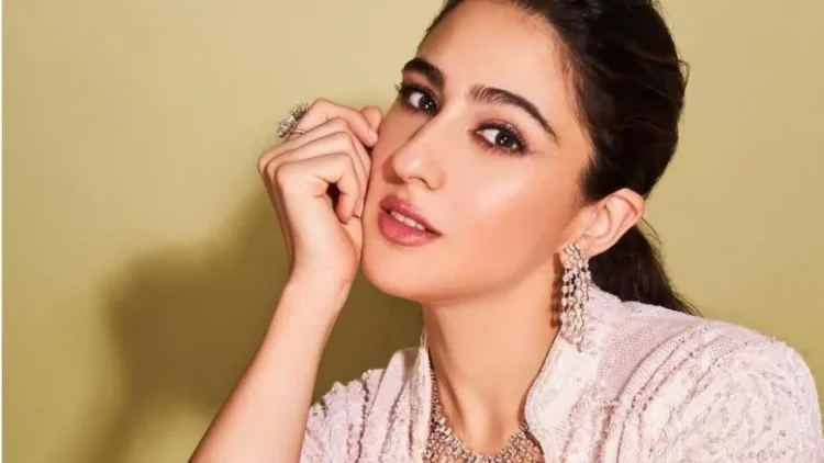 Sara Ali Khan entertains with impromptu shayari during the promotion of ‘Metro… In Dino’