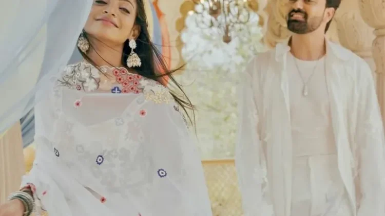 This was Kumbh Mela viral girl Monalisa’s first reaction on being offered ‘Saadgi’