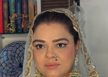 Gulfam Khan Hussain pays tribute to legendary Meena Kumari in Pakeezah style