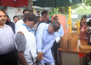 Delhi: PWD workers try air-ventilated cool vests to fight heat