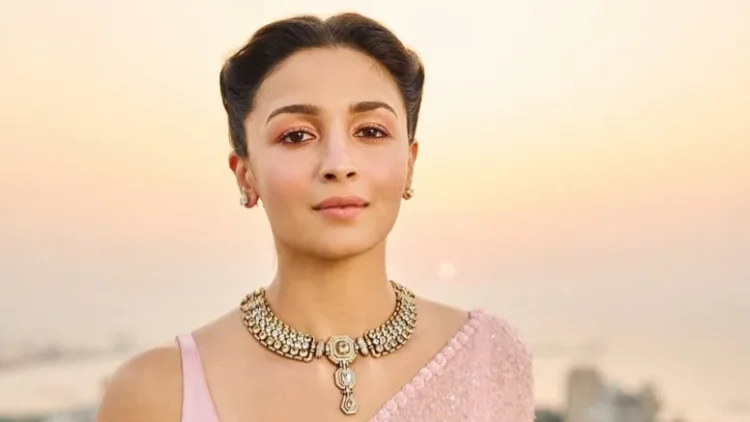 Alia Bhatt is ‘mama’ Soni Razdan’s ‘biggest fan’