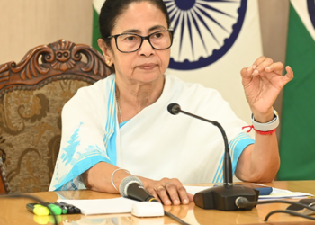 Bengal govt partially complies with EC order; suspends four officials sans FIR