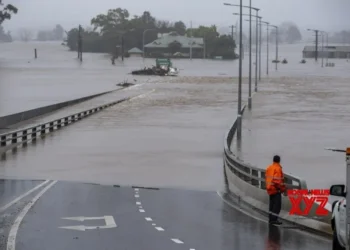 Heavy rainfall prompts flood warning for eastern Australia