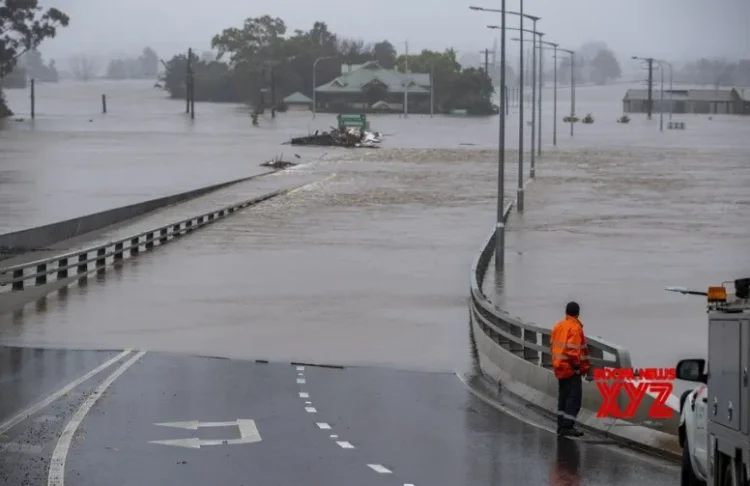 Heavy rainfall prompts flood warning for eastern Australia