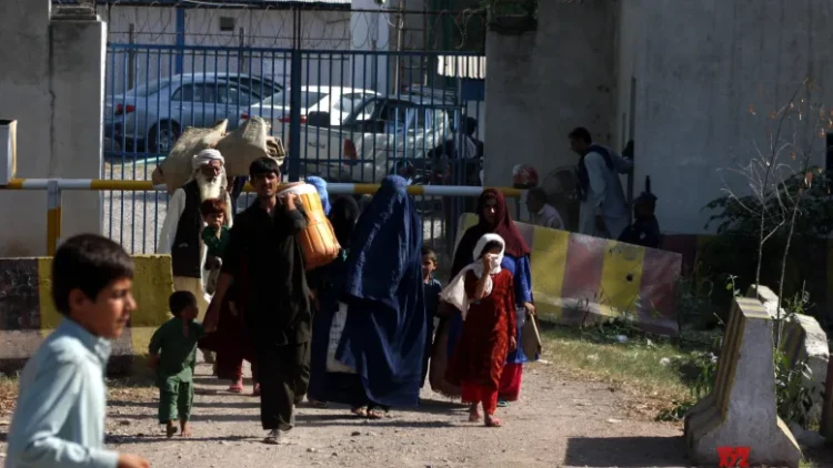 Pakistan: 21-year-old Afghan woman gang-raped in refugee camp