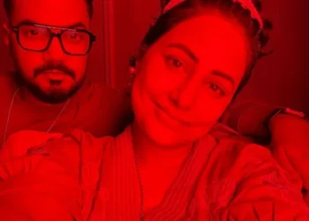 Hina Khan says ‘grateful for everything’ as her life juggles between shoot & treatment