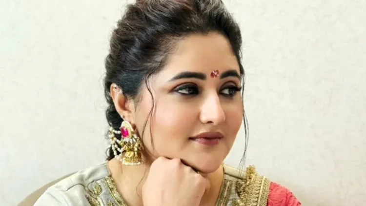 Rashami Desai drops her Navratri mantra, ‘When In Doubt, Garba It Out’